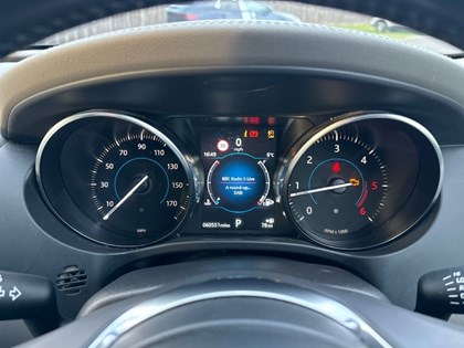 2018 (68) JAGUAR F-PACE 2.0d Portfolio 5dr Auto AWD
