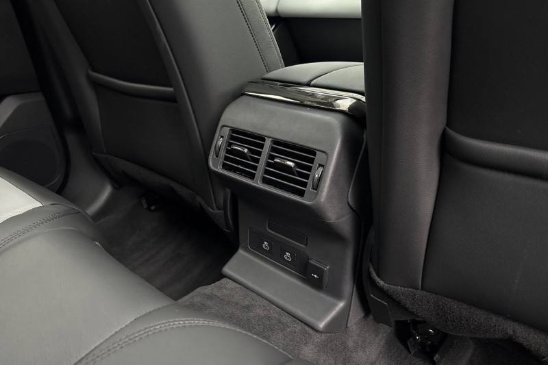 2025 (74) LAND ROVER RANGE ROVER VELAR 2.0 D200 MHEV Dynamic SE 5dr Auto 5029526