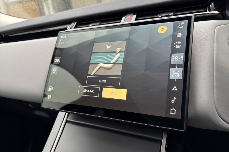 2025 (74) LAND ROVER RANGE ROVER VELAR 2.0 D200 MHEV Dynamic SE 5dr Auto 5029542