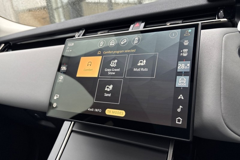 2025 (74) LAND ROVER RANGE ROVER VELAR 2.0 D200 MHEV Dynamic SE 5dr Auto 5029547