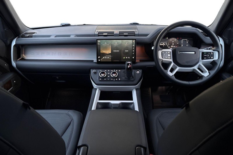 2025 (25) LAND ROVER DEFENDER 3.0 D250 X-Dynamic SE 90 3dr Auto 5025175