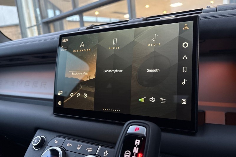 2025 (25) LAND ROVER DEFENDER 3.0 D250 X-Dynamic SE 90 3dr Auto 5025196