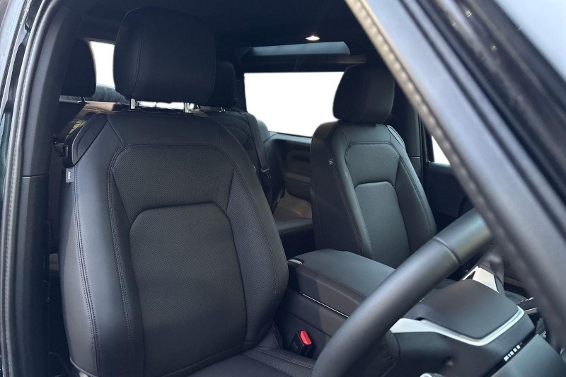 2025 (25) LAND ROVER DEFENDER 3.0 D250 X-Dynamic SE 90 3dr Auto 5025192