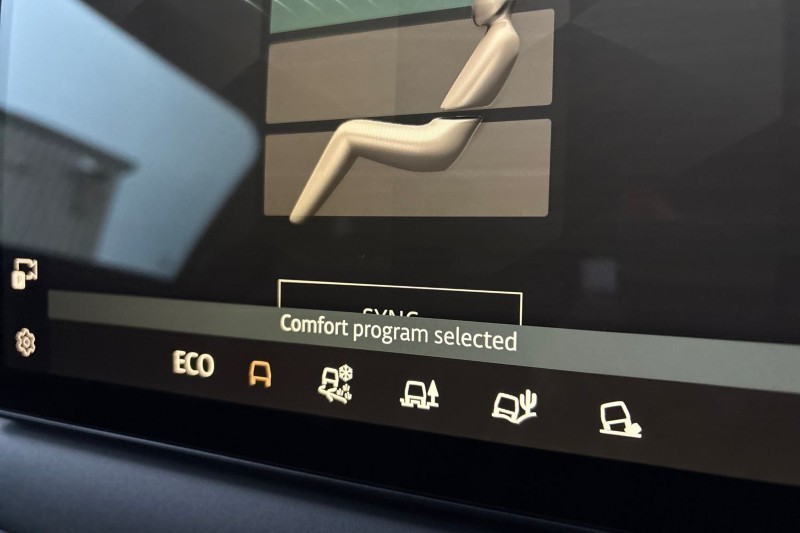 2025 (25) LAND ROVER DEFENDER 3.0 D250 X-Dynamic SE 90 3dr Auto 5025201