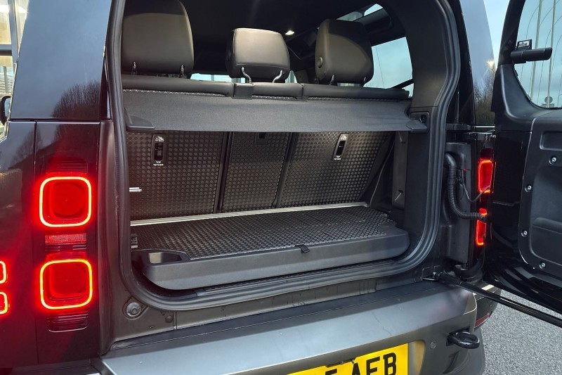 2025 (25) LAND ROVER DEFENDER 3.0 D250 X-Dynamic SE 90 3dr Auto 5025208