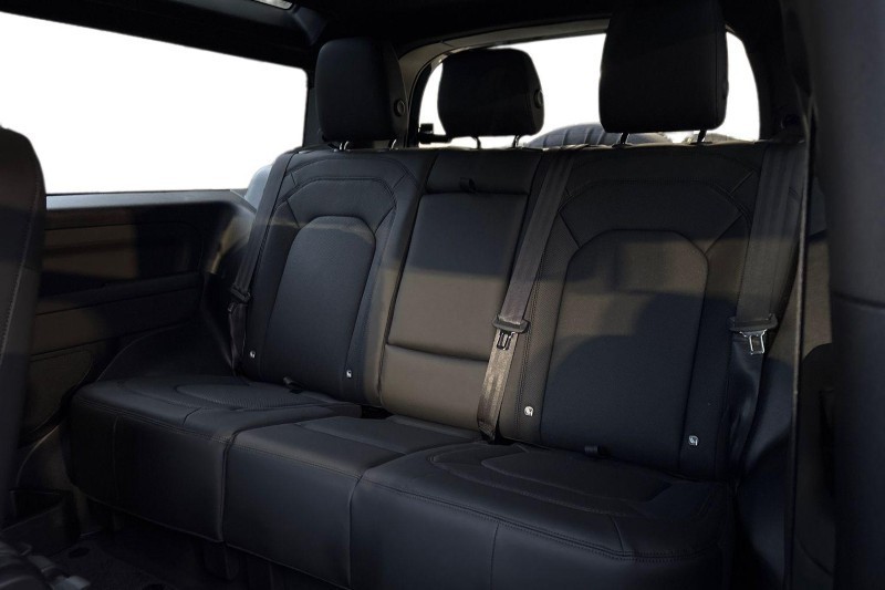 2025 (25) LAND ROVER DEFENDER 3.0 D250 X-Dynamic SE 90 3dr Auto 5025170