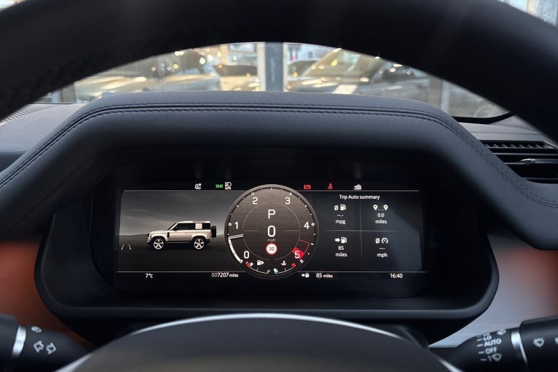 2025 (25) LAND ROVER DEFENDER 3.0 D250 X-Dynamic SE 90 3dr Auto 5025182