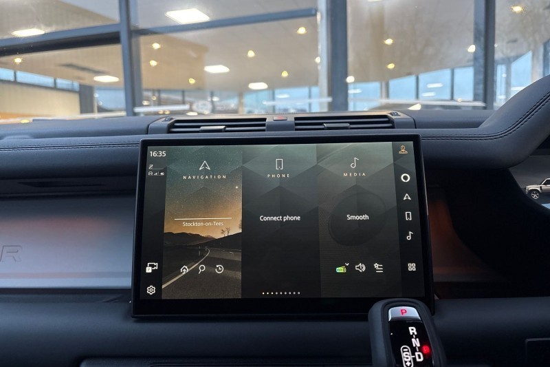 2025 (25) LAND ROVER DEFENDER 3.0 D250 X-Dynamic SE 90 3dr Auto 5025180