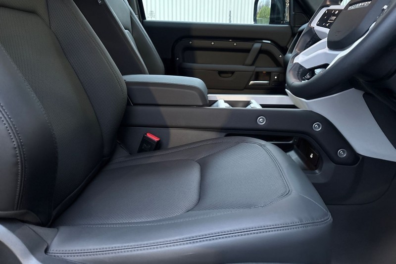 2025 (25) LAND ROVER DEFENDER 3.0 D250 X-Dynamic SE 90 3dr Auto 5025191