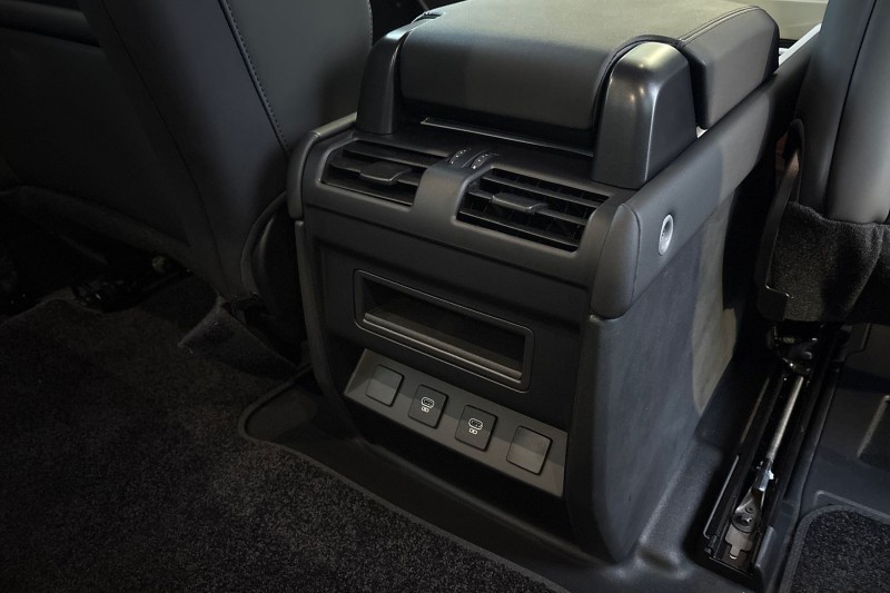 2025 (25) LAND ROVER DEFENDER 3.0 D250 X-Dynamic SE 90 3dr Auto 5025184