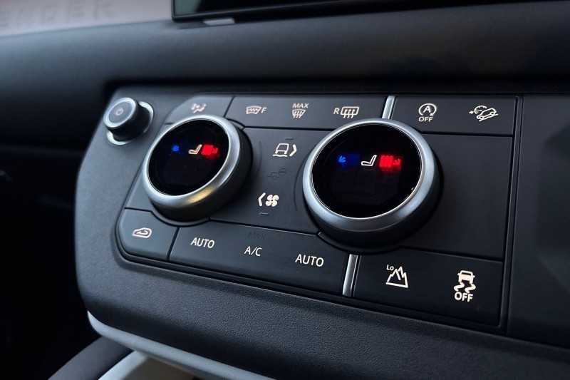 2025 (25) LAND ROVER DEFENDER 3.0 D250 X-Dynamic SE 90 3dr Auto 5025202