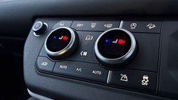 2025 (25) LAND ROVER DEFENDER 3.0 D250 X-Dynamic SE 90 3dr Auto 5025202