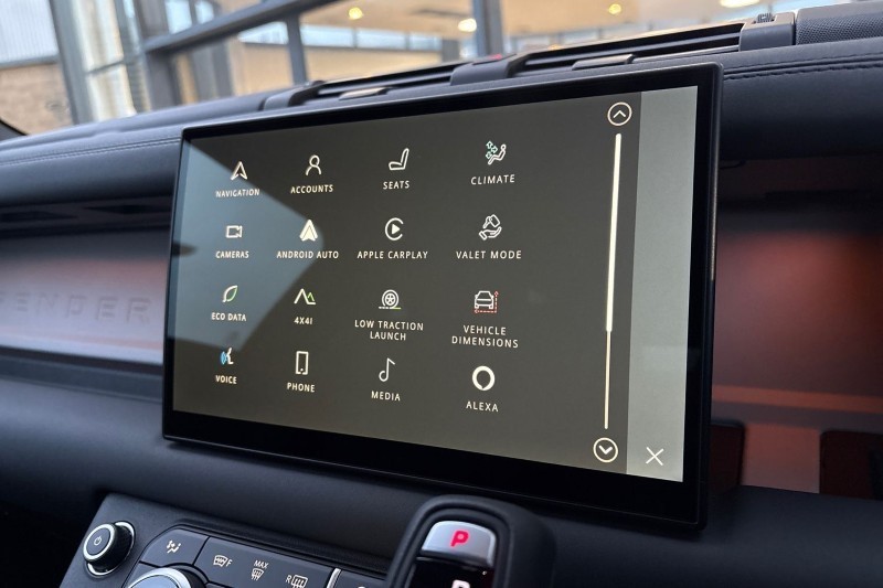 2025 (25) LAND ROVER DEFENDER 3.0 D250 X-Dynamic SE 90 3dr Auto 5025199