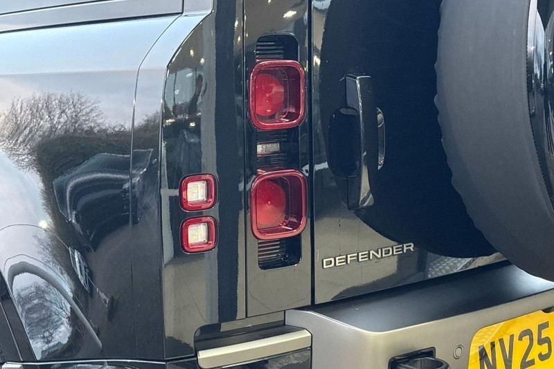 2025 (25) LAND ROVER DEFENDER 3.0 D250 X-Dynamic SE 90 3dr Auto 5025185
