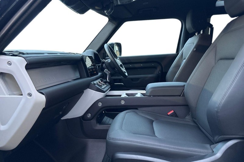 2025 (25) LAND ROVER DEFENDER 3.0 D250 X-Dynamic SE 90 3dr Auto 5025169