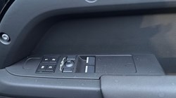 2025 (25) LAND ROVER DEFENDER 3.0 D250 X-Dynamic SE 90 3dr Auto 5025189