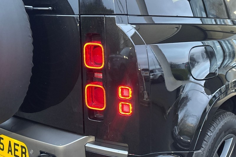 2025 (25) LAND ROVER DEFENDER 3.0 D250 X-Dynamic SE 90 3dr Auto 5025216