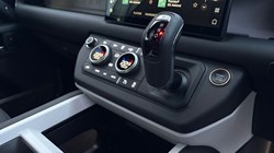 2025 (25) LAND ROVER DEFENDER 3.0 D250 X-Dynamic SE 90 3dr Auto 5025179