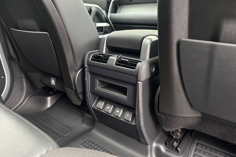 2020 (70) LAND ROVER DEFENDER 2.0 D240 First Edition 110 5dr Auto 5022761