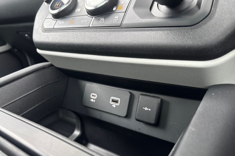 2020 (70) LAND ROVER DEFENDER 2.0 D240 First Edition 110 5dr Auto 5022782