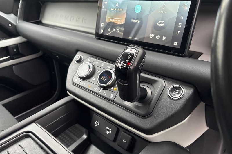 2020 (70) LAND ROVER DEFENDER 2.0 D240 First Edition 110 5dr Auto 5022756