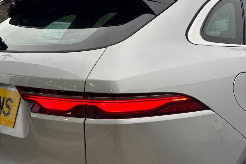 2022 (22) JAGUAR F-PACE 2.0 D200 R-Dynamic S 5dr Auto AWD 5016303