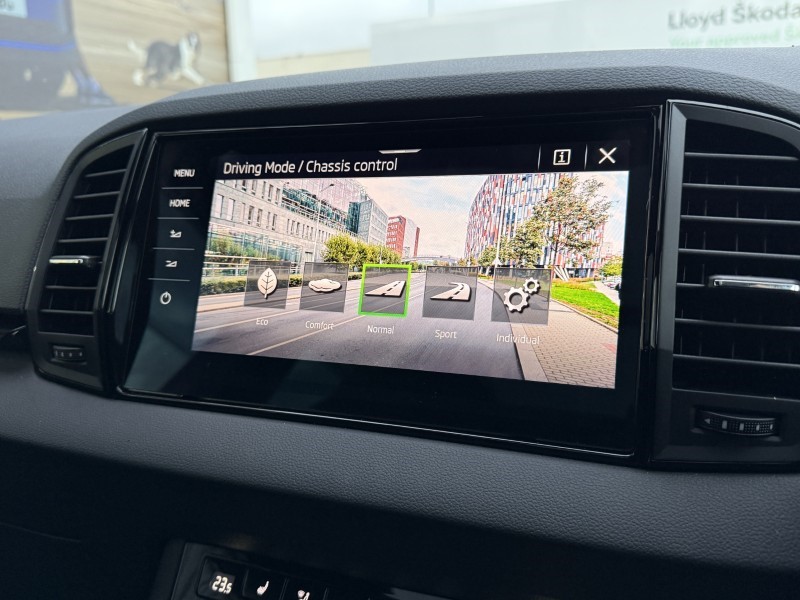 2025 (25) SKODA KAROQ 1.5 TSI Sportline Edition 5dr DSG 4902890