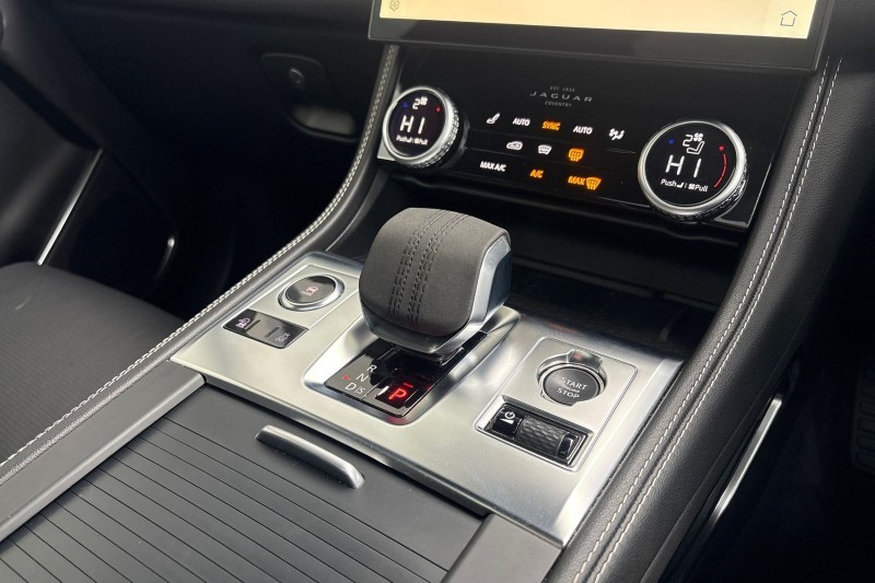 2023 (23) JAGUAR F-PACE 2.0 D200 R-Dynamic Black 5dr Auto AWD 5037574