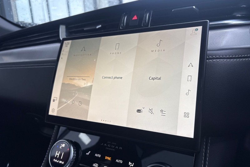 2023 (23) JAGUAR F-PACE 2.0 D200 R-Dynamic Black 5dr Auto AWD 5037591