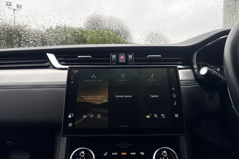 2023 (23) JAGUAR F-PACE 2.0 D200 R-Dynamic Black 5dr Auto AWD 5037575