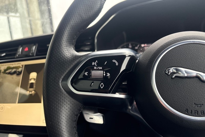 2023 (23) JAGUAR F-PACE 2.0 D200 R-Dynamic Black 5dr Auto AWD 5037589