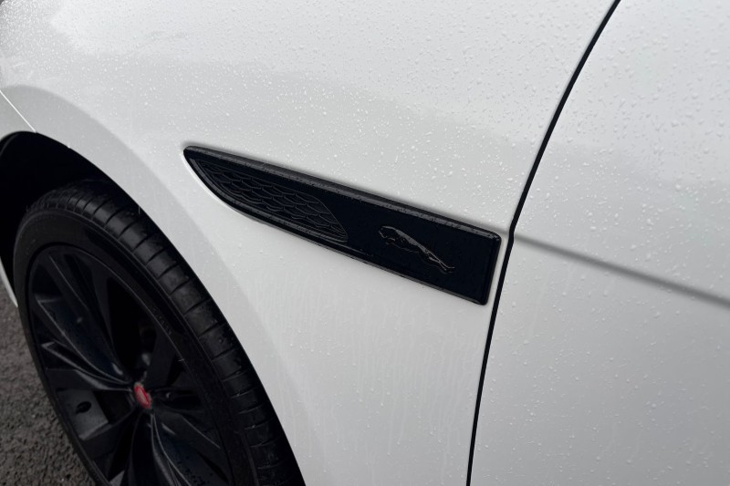 2023 (23) JAGUAR F-PACE 2.0 D200 R-Dynamic Black 5dr Auto AWD 5037581