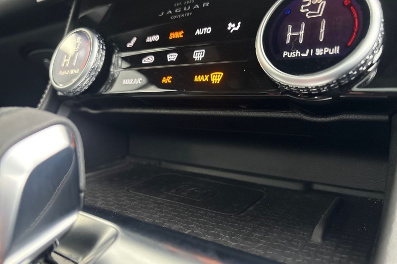 2023 (23) JAGUAR F-PACE 2.0 D200 R-Dynamic Black 5dr Auto AWD 5037599