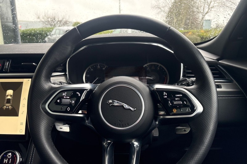2023 (23) JAGUAR F-PACE 2.0 D200 R-Dynamic Black 5dr Auto AWD 5037588