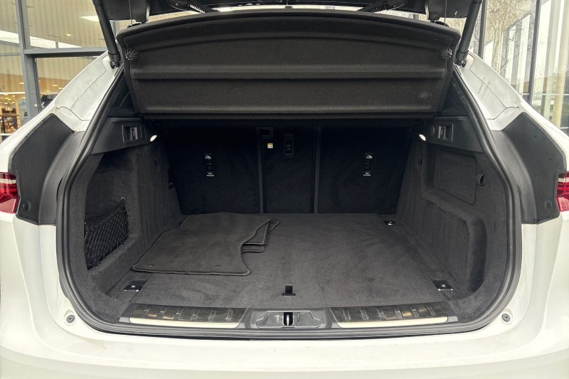 2023 (23) JAGUAR F-PACE 2.0 D200 R-Dynamic Black 5dr Auto AWD 5037571