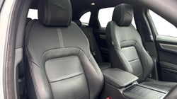 2023 (23) JAGUAR F-PACE 2.0 D200 R-Dynamic Black 5dr Auto AWD 5037587