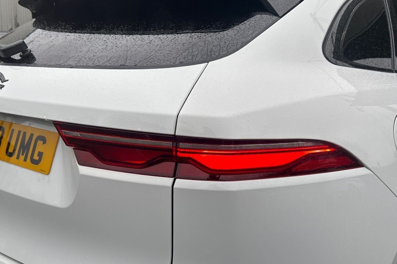 2023 (23) JAGUAR F-PACE 2.0 D200 R-Dynamic Black 5dr Auto AWD 5037611