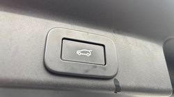 2023 (23) JAGUAR F-PACE 2.0 D200 R-Dynamic Black 5dr Auto AWD 5037604