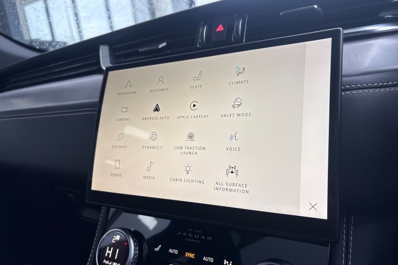 2023 (23) JAGUAR F-PACE 2.0 D200 R-Dynamic Black 5dr Auto AWD 5037594
