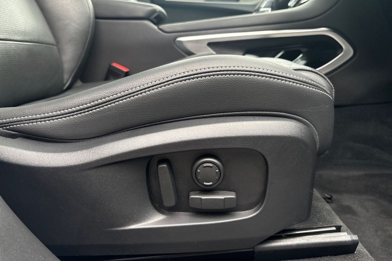 2023 (23) JAGUAR F-PACE 2.0 D200 R-Dynamic Black 5dr Auto AWD 5037585