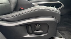 2023 (23) JAGUAR F-PACE 2.0 D200 R-Dynamic Black 5dr Auto AWD 5037585