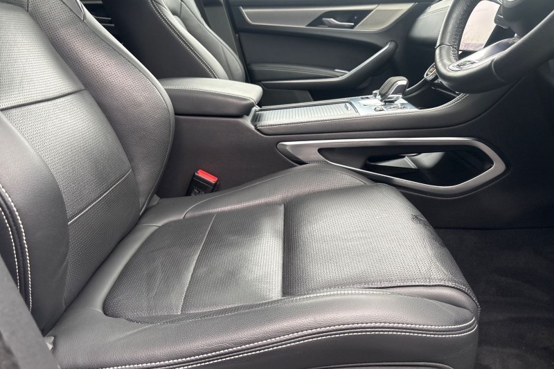 2023 (23) JAGUAR F-PACE 2.0 D200 R-Dynamic Black 5dr Auto AWD 5037586