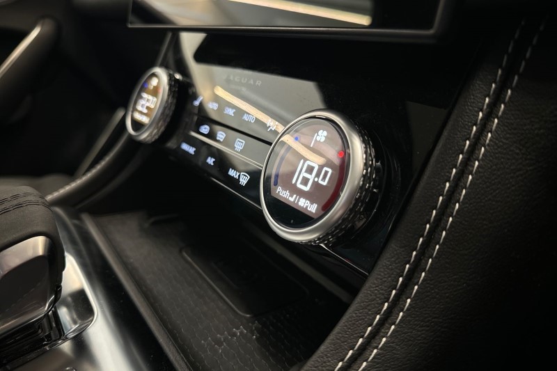 2024 (24) JAGUAR F-PACE 2.0 D200 R-Dynamic SE Black 5dr Auto AWD 3431054