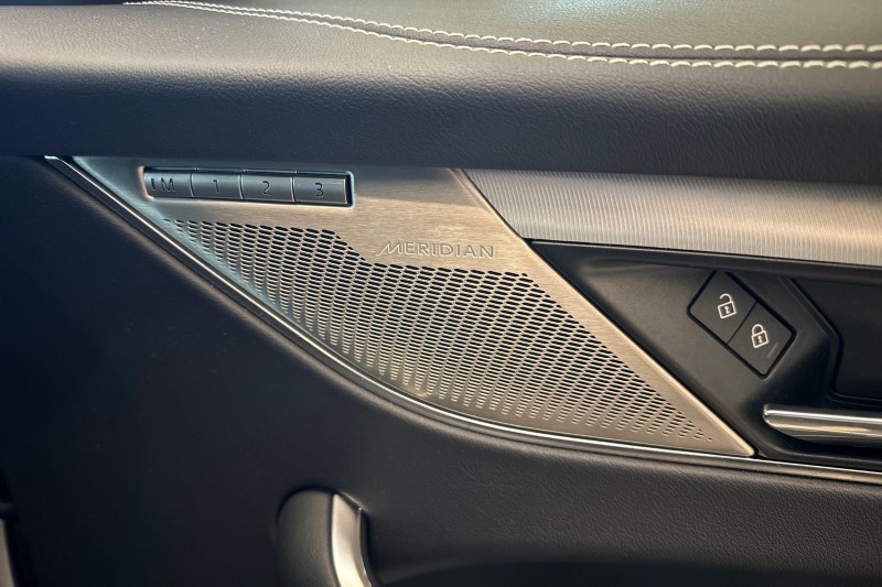 2024 (24) JAGUAR F-PACE 2.0 D200 R-Dynamic SE Black 5dr Auto AWD 3431041