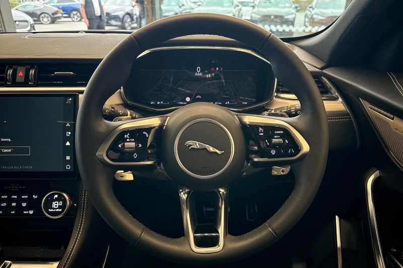 2024 (24) JAGUAR F-PACE 2.0 D200 R-Dynamic SE Black 5dr Auto AWD 3431046