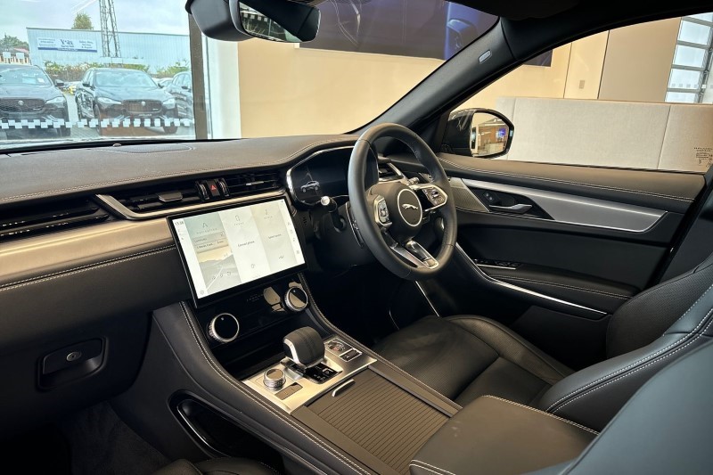 2024 (24) JAGUAR F-PACE 2.0 D200 R-Dynamic SE Black 5dr Auto AWD 3431062