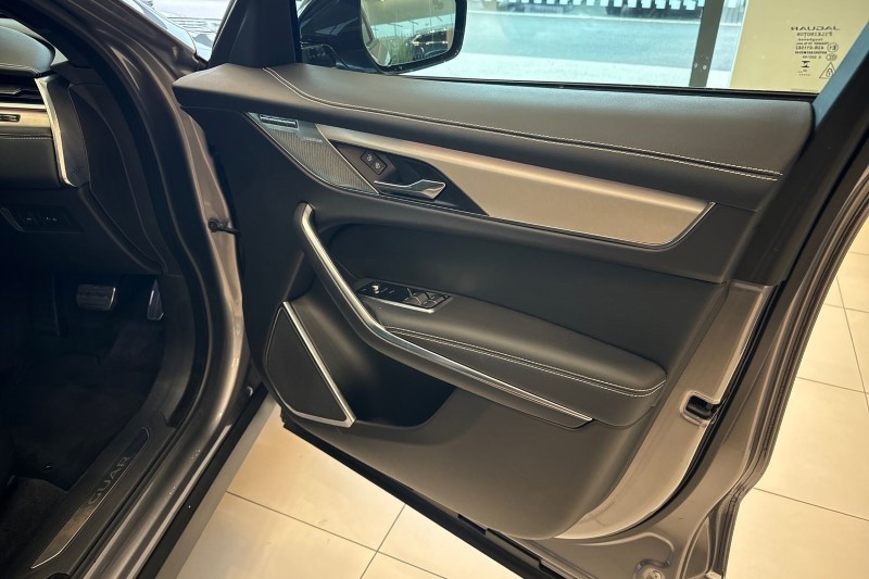 2024 (24) JAGUAR F-PACE 2.0 D200 R-Dynamic SE Black 5dr Auto AWD 3431040