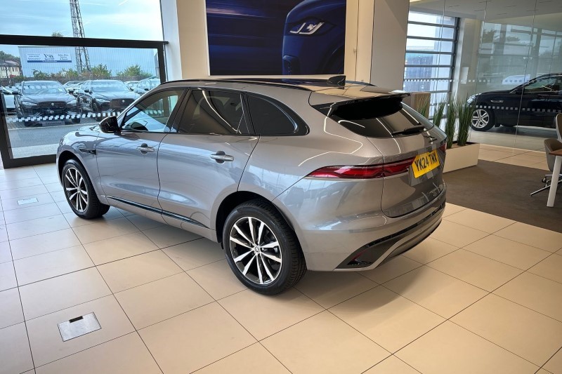 2024 (24) JAGUAR F-PACE 2.0 D200 R-Dynamic SE Black 5dr Auto AWD 3431075