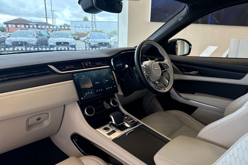 2024 (24) JAGUAR F-PACE 2.0 D200 R-Dynamic HSE Black 5dr Auto AWD 3488707