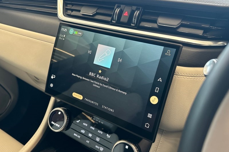 2024 (24) JAGUAR F-PACE 2.0 D200 R-Dynamic HSE Black 5dr Auto AWD 3488698